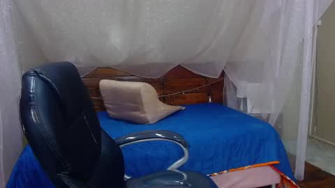 Snapshot of andrewsmile_ chatting on 02-23-25, 12:05 ANDREW online show from 02-23-25, 12:05