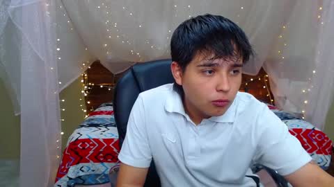 Snapshot of andrewsmile_ chatting on 03-04-25, 12:12 ANDREW online show from 03-04-25, 12:12