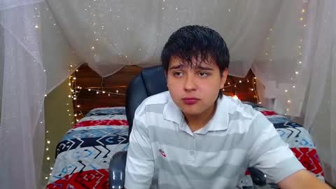 Snapshot of andrewsmile_ chatting on 03-06-25, 12:19 ANDREW online show from 03-06-25, 12:19