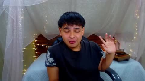 Snapshot of andrewsmile_ chatting on 03-08-25, 12:30 ANDREW online show from 03-08-25, 12:30