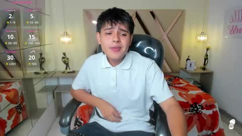 Snapshot of andrewsmile_ chatting on 09-20-25, 12:39 ANDREW online show from 09-20-25, 12:39