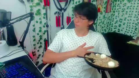 Snapshot of andy_gray01 chatting on 04-15-26, 06:04 Andy Gray online show from 04-15-26, 06:04