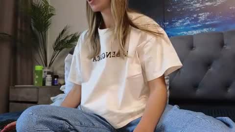 Snapshot of ange1ok chatting on 06-23-26, 01:20 ange1ok online show from 06-23-26, 01:20