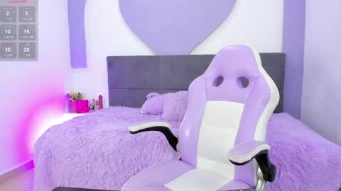 Snapshot of angel_cute2 chatting on 05-07-26, 07:08 Angelica online show from 05-07-26, 07:08