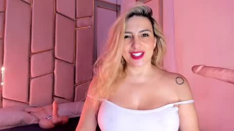 Snapshot of angel_vibes_ chatting on 04-17-26, 04:21 Angel online show from 04-17-26, 04:21