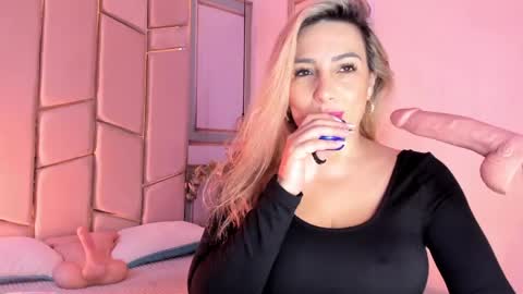Snapshot of angel_vibes_ chatting on 05-15-26, 04:25 Angel online show from 05-15-26, 04:25