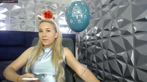 Snapshot of angel_white25 chatting on 12-20-25, 11:50 Angel online show from 12-20-25, 11:50