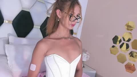 angela_garciaa online show from 05-15-26, 08:05