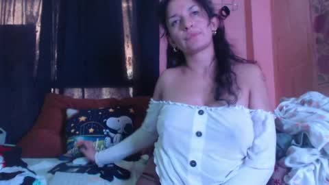 Snapshot of angelamaturevip chatting on 04-21-26, 01:39 Angela online show from 04-21-26, 01:39