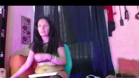 Snapshot of angelamaturevip chatting on 06-08-26, 09:26 Angela online show from 06-08-26, 09:26