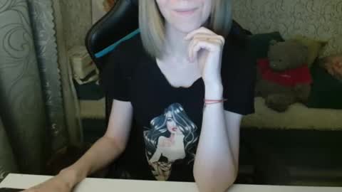 Snapshot of angelcute32 chatting on 10-09-25, 03:32 AngelCute32 online show from 10-09-25, 03:32