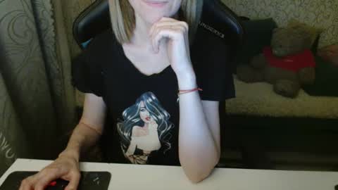 Snapshot of angelcute32 chatting on 10-16-25, 03:35 AngelCute32 online show from 10-16-25, 03:35