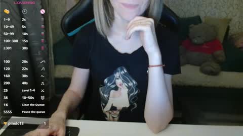 Snapshot of angelcute32 chatting on 10-17-25, 03:14 AngelCute32 online show from 10-17-25, 03:14