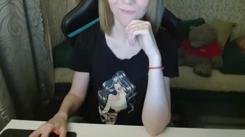 Snapshot of angelcute32 chatting on 10-18-25, 03:13 AngelCute32 online show from 10-18-25, 03:13