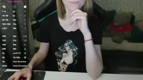 Snapshot of angelcute32 chatting on 10-20-25, 03:23 AngelCute32 online show from 10-20-25, 03:23