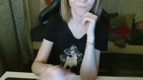 Snapshot of angelcute32 chatting on 10-31-25, 02:40 AngelCute32 online show from 10-31-25, 02:40