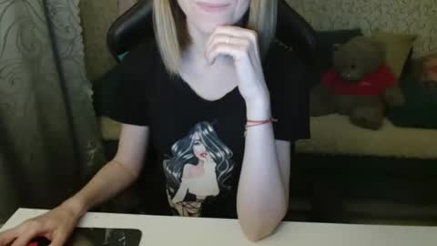 Snapshot of angelcute32 chatting on 11-09-25, 03:21 AngelCute32 online show from 11-09-25, 03:21