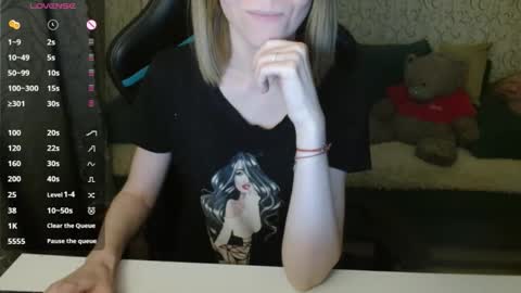 Snapshot of angelcute32 chatting on 11-12-25, 03:01 AngelCute32 online show from 11-12-25, 03:01