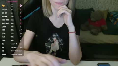 Snapshot of angelcute32 chatting on 02-06-26, 04:43 AngelCute32 online show from 02-06-26, 04:43