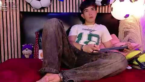 Snapshot of angeldustt_19 chatting on 06-19-26, 04:06 Angel dust online show from 06-19-26, 04:06