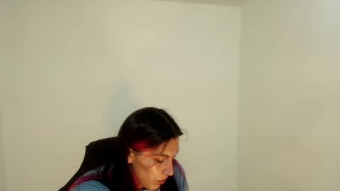 Snapshot of angele_johnson chatting on 04-26-26, 06:27 angele online show from 04-26-26, 06:27
