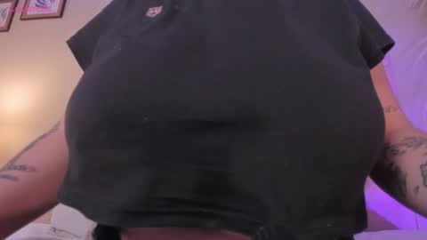 Snapshot of angelica_cross chatting on 04-21-26, 08:23 Angelica Cross online show from 04-21-26, 08:23