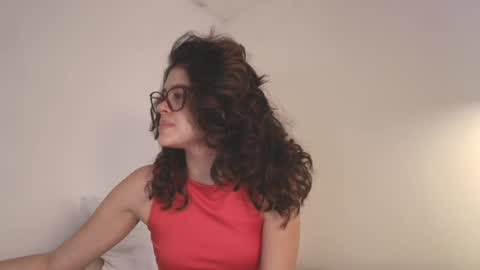 Snapshot of angelinarosss_ chatting on 05-11-26, 07:44 online show from 05-11-26, 07:44