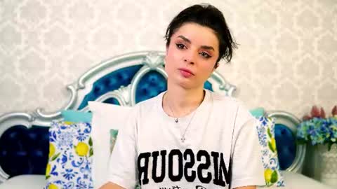 Snapshot of angelmarryy chatting on 07-15-26, 05:23 Natalia online show from 07-15-26, 05:23