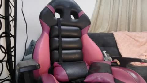 Snapshot of angels_chat chatting on 06-17-26, 04:15 ivanna online show from 06-17-26, 04:15