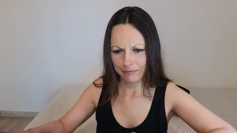 Giulia online show from 05-20-26, 11:49