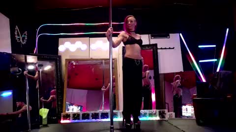 Snapshot of angelsparkle80 chatting on 01-11-26, 08:41 Madison Marie online show from 01-11-26, 08:41