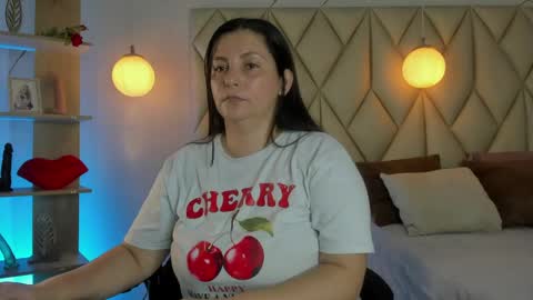 Snapshot of angelswets chatting on 06-08-26, 02:39 ANGIE online show from 06-08-26, 02:39