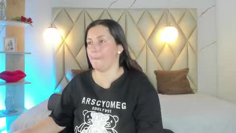 Snapshot of angelswets chatting on 06-14-26, 01:13 ANGIE online show from 06-14-26, 01:13