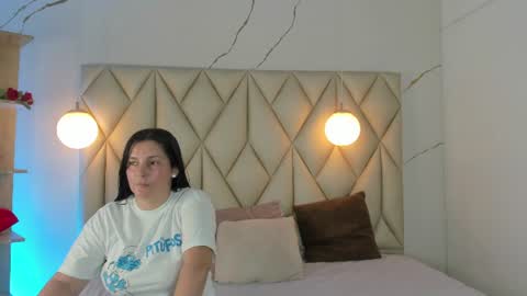 Snapshot of angelswets chatting on 06-28-26, 01:39 ANGIE online show from 06-28-26, 01:39