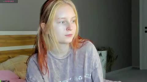 Snapshot of angelwise chatting on 06-11-26, 03:04 angelwise online show from 06-11-26, 03:04