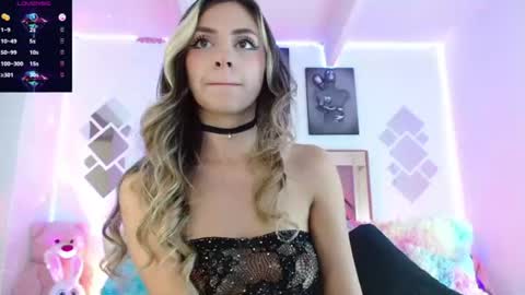 Snapshot of angely_18 chatting on 07-25-26, 07:44 Angely online show from 07-25-26, 07:44