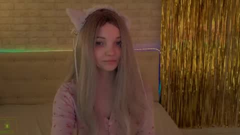 Snapshot of animealica chatting on 05-26-26, 02:29 Alica online show from 05-26-26, 02:29