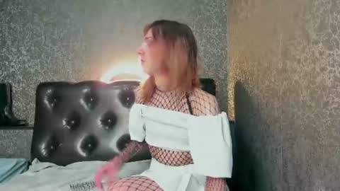 Snapshot of anjella_botton chatting on 07-12-26, 06:10 Angel online show from 07-12-26, 06:10