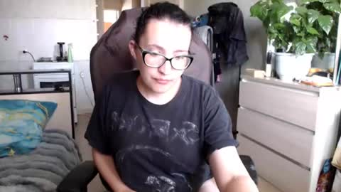 Snapshot of ankey_rayah chatting on 06-21-26, 06:05 Nameless online show from 06-21-26, 06:05