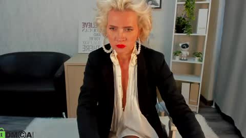Luna Lady online show from 05-26-26, 08:54