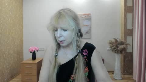 Anna Ditrih online show from 04-04-26, 11:51