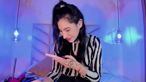 Snapshot of anna_lew chatting on 01-17-25, 05:19 anna online show from 01-17-25, 05:19