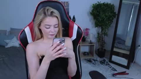 Anna online show from 07-22-26, 04:43