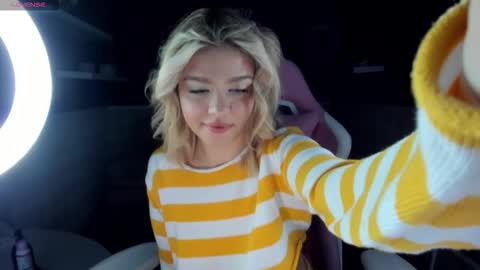 Anna online show from 03-26-26, 01:22