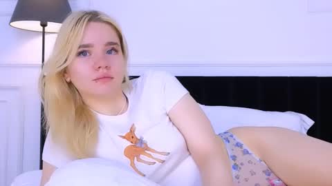 AnnaBelle online show from 09-28-25, 02:17