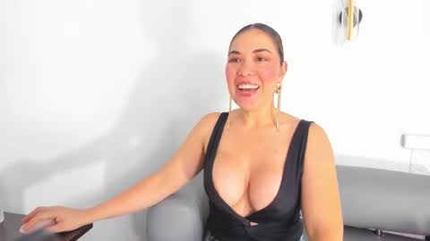 Snapshot of annajaimes chatting on 02-04-26, 01:11 Annalu online show from 02-04-26, 01:11