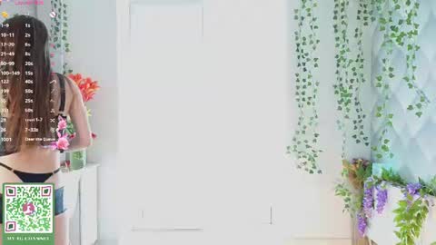 Snapshot of annamarie_foryou chatting on 06-27-26, 01:39 Holly Molly Im Polly online show from 06-27-26, 01:39