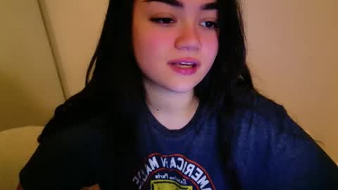 Snapshot of annatigarr chatting on 11-13-25, 04:22 meow online show from 11-13-25, 04:22