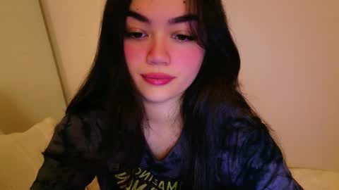 Snapshot of annatigarr chatting on 11-16-25, 02:06 meow online show from 11-16-25, 02:06