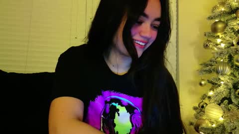 Snapshot of annatigarr chatting on 11-28-25, 03:53 meow online show from 11-28-25, 03:53